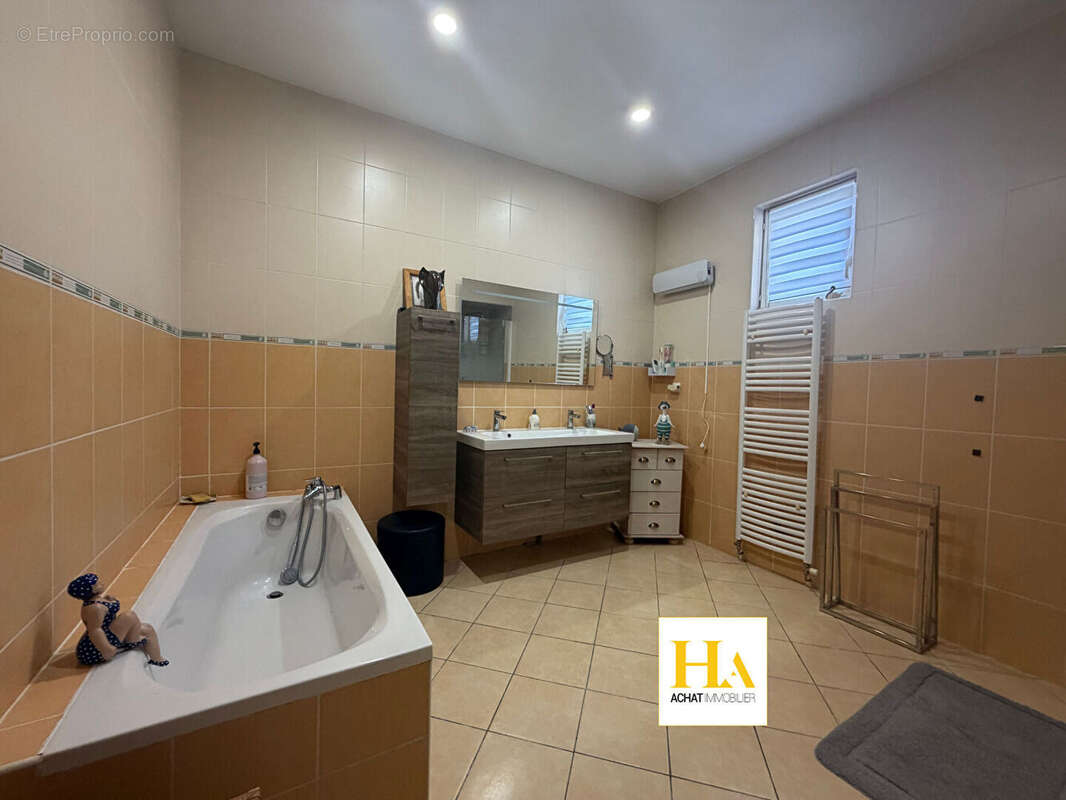 Maison à GUILHERAND-GRANGES