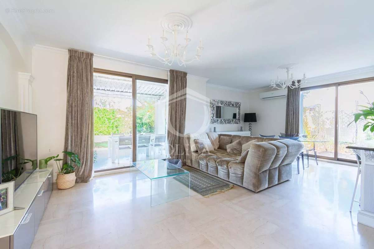 Maison à VILLENEUVE-LOUBET