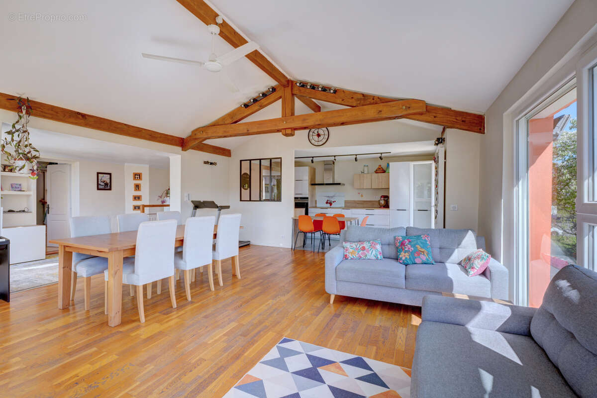 Maison à COUZON-AU-MONT-D'OR