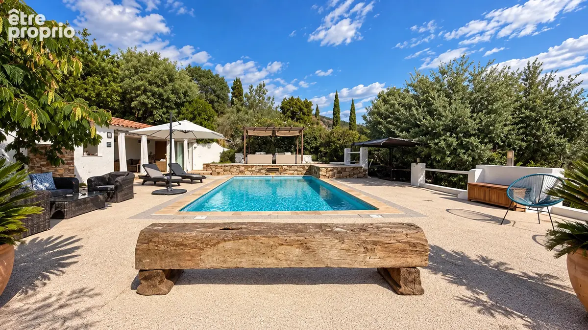 Villa renovee de charme terrain plat  piscine pool house amenage 3 garages - photo 3