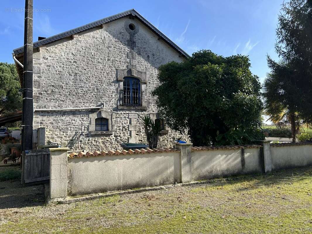 Grande maison de 6 chambres avec maison d'amis - photo 18