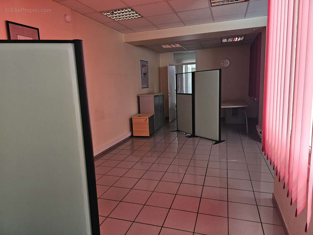 Local professionnel de plus de 400 m2 au centre ville de longwy - photo 13