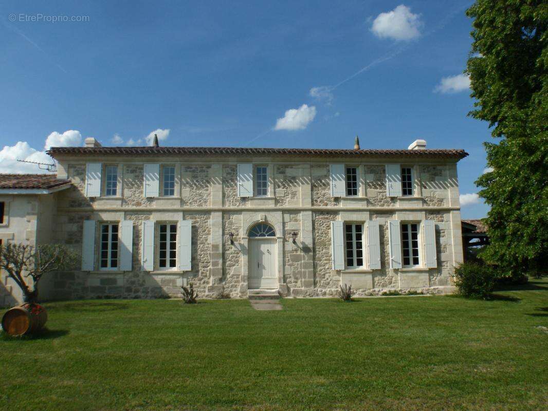 Commerce à SAINT-MARTIN-DU-BOIS