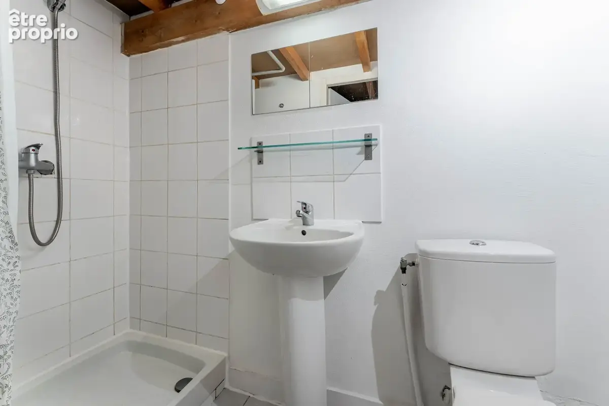 À vendre : deux studios libres de toute occupation, vendus en un seul lot. - photo 4