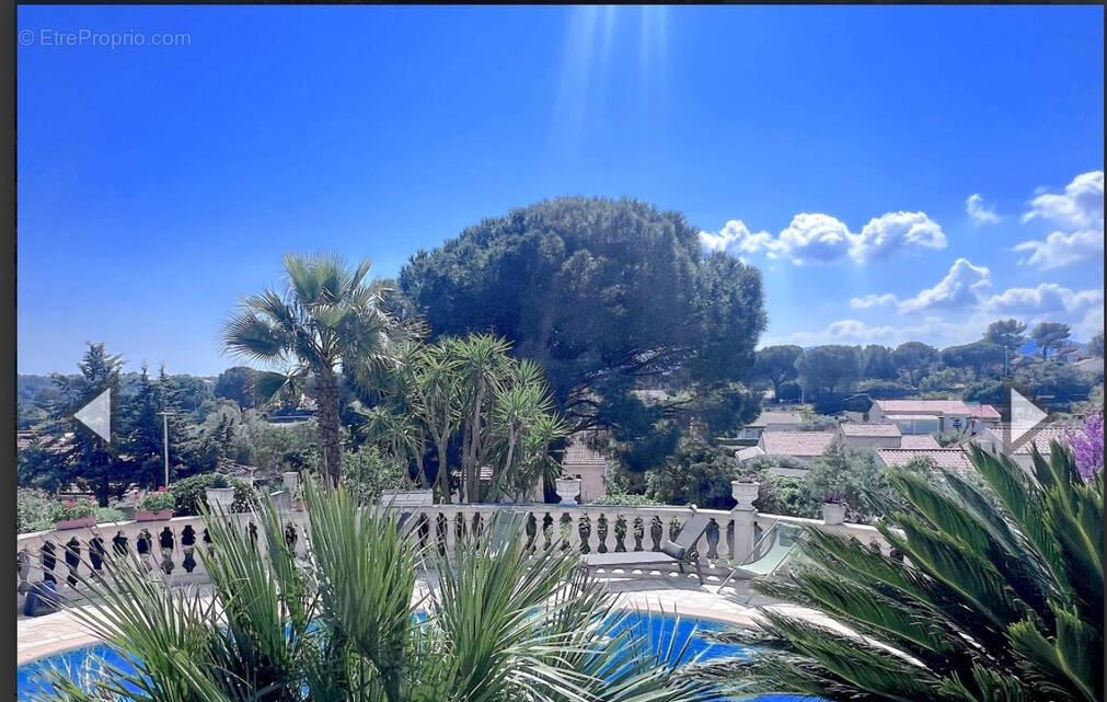 Maison à ROQUEBRUNE-SUR-ARGENS