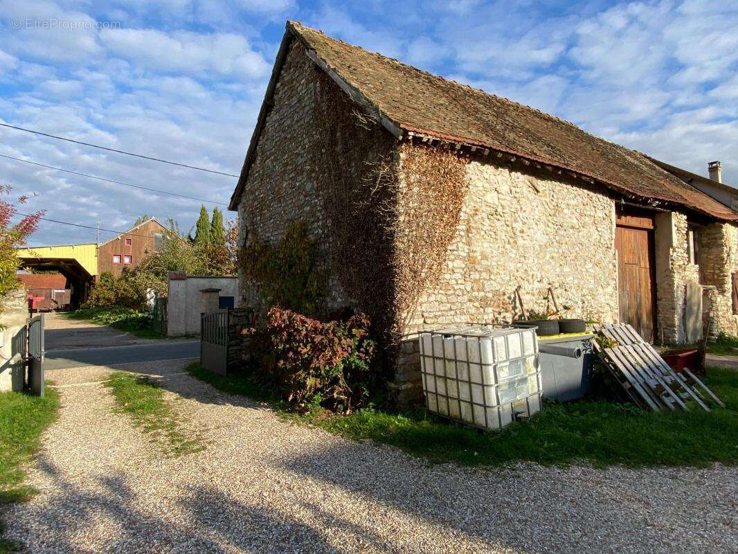 Maison à LA VILLENEUVE-EN-CHEVRIE