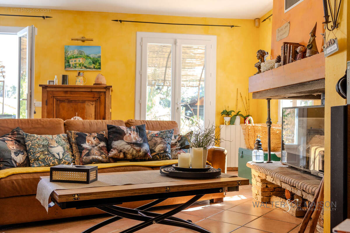 Maison à LE REVEST-LES-EAUX