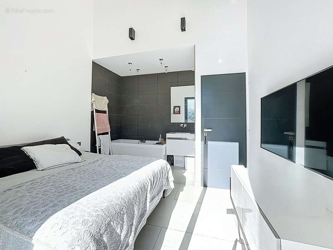 Maison à VAUVENARGUES