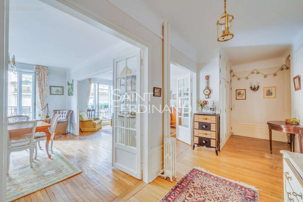 Appartement à NEUILLY-SUR-SEINE