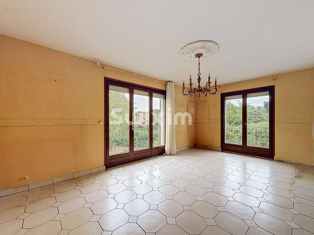 Maison à rénover avec grand terrain de 882 m² et combles aménageables – Arthaz-Pont-Notre-Dame - photo 4