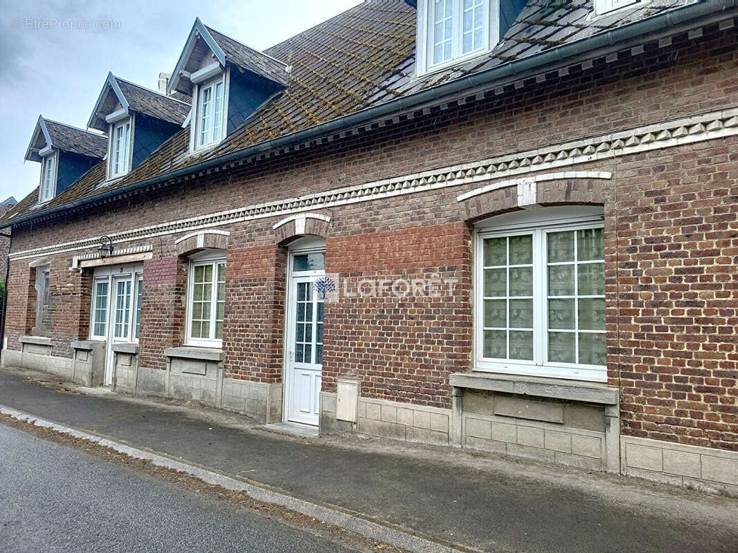 Maison à MONTBREHAIN