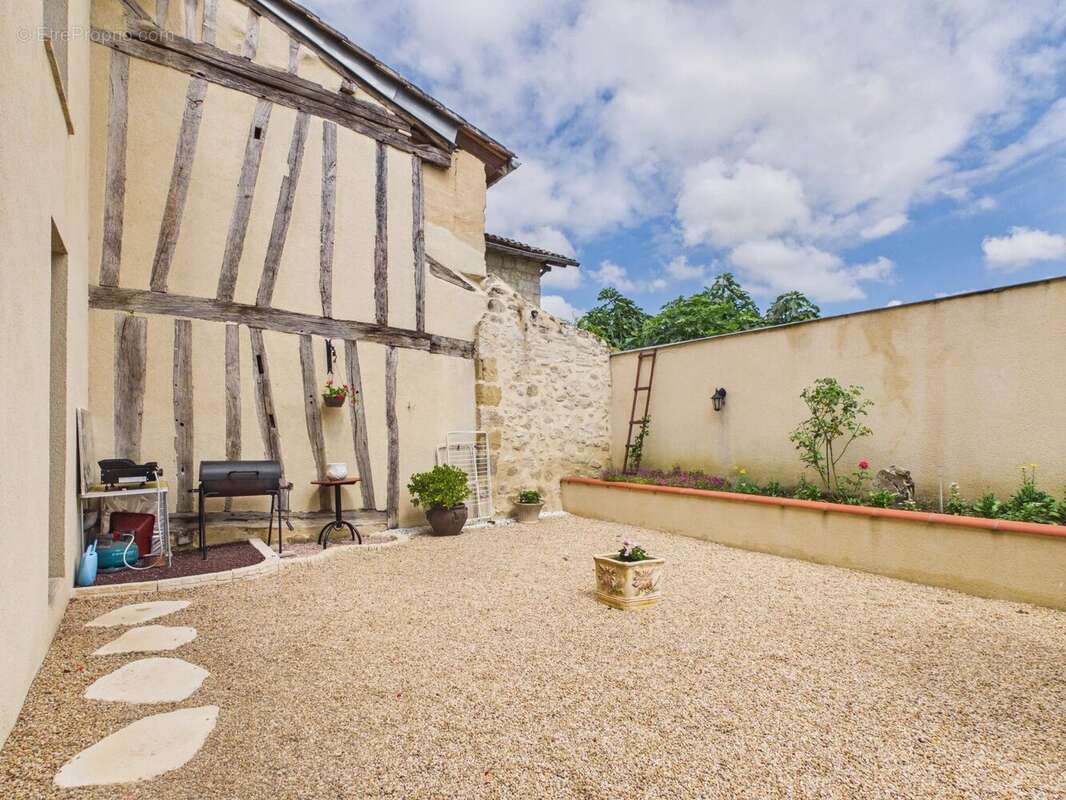 Maison de village avec grand cours - photo 18