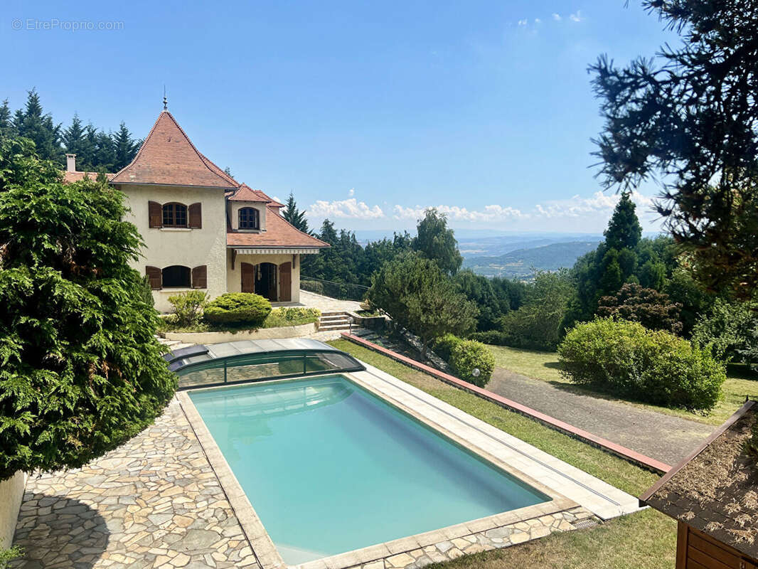 Maison à SAINT-GENES-CHAMPANELLE