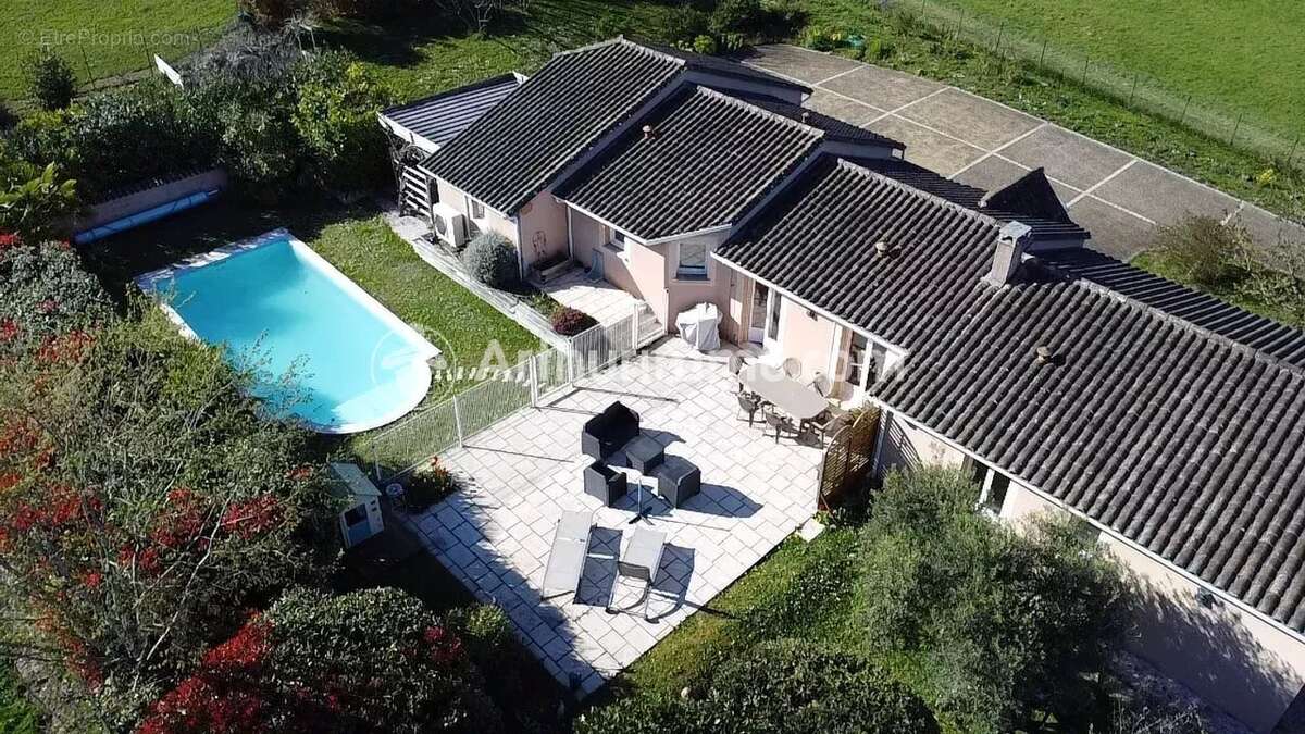 Maison à LA CHAPELLE-GONAGUET