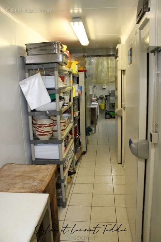 Commerce à MONTENDRE