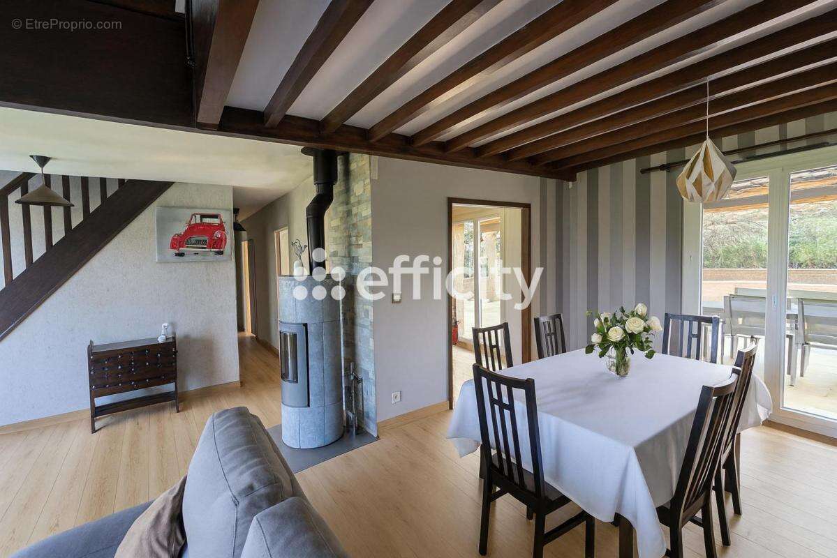 Maison à CIVRIEUX-D&#039;AZERGUES