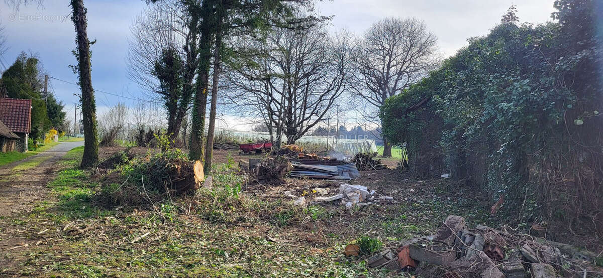 Terrain à BEYSSENAC