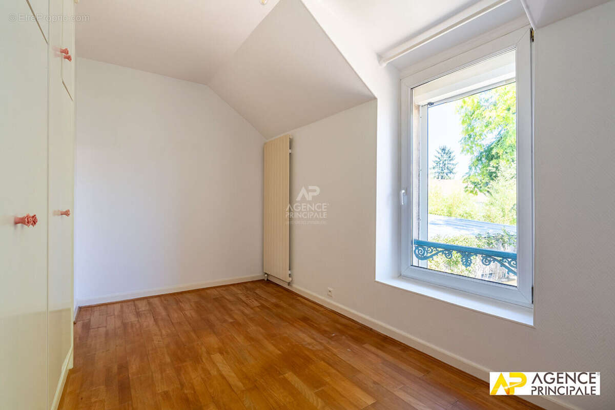 Maison Le Mesnil Le Roi 8 pièce(s) 145 m2 - photo 12