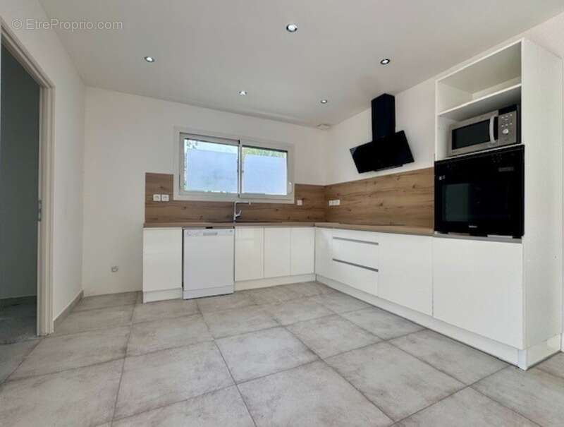 Maison à LES SALLES-DU-GARDON