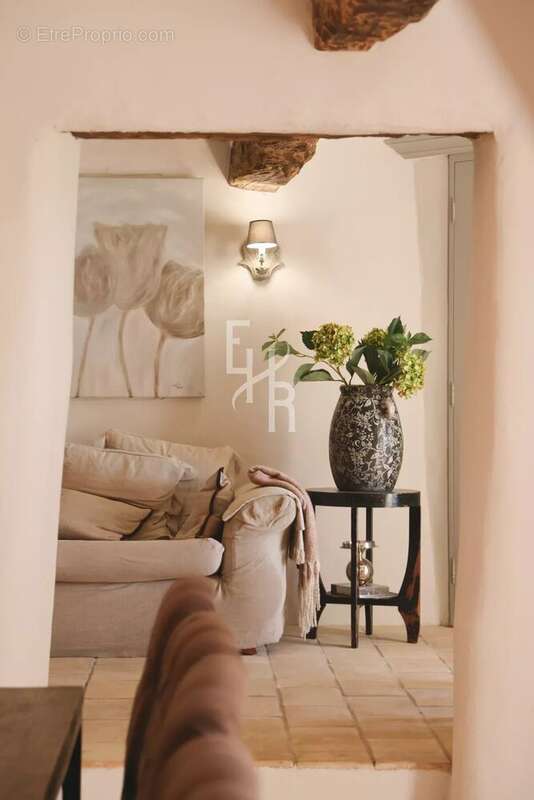 Maison à CHATEAUNEUF-GRASSE