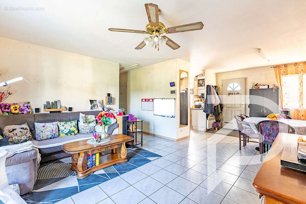 Maison à CHEVRIERES