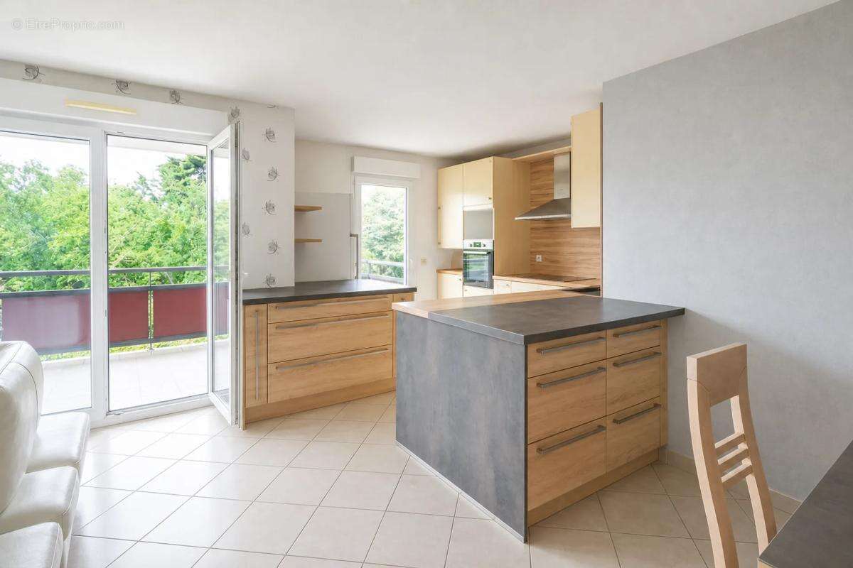 Appartement à SERGY