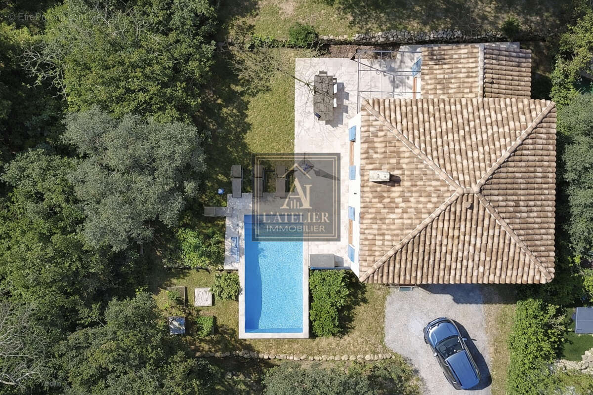 Maison récente avec 5 chambres, piscine et garage - photo 11