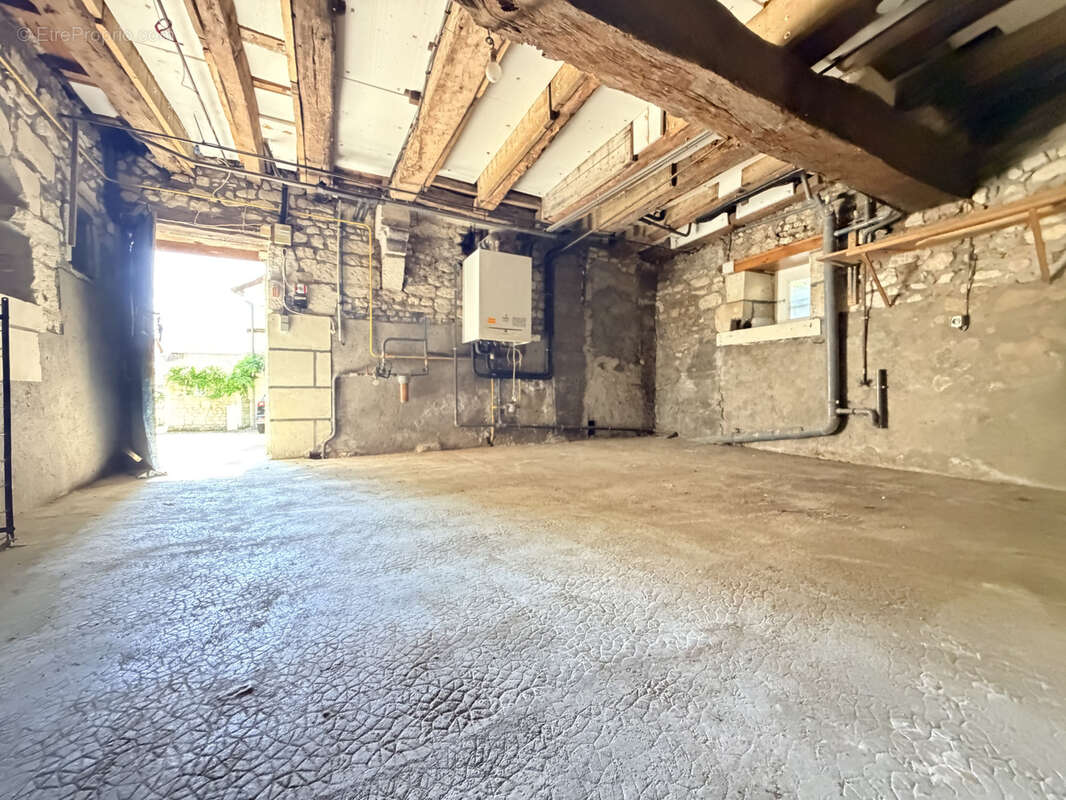 EXCLUSIVITÉ   NAINTRE (86) Maison de bourg avec jardin et double garage - photo 7