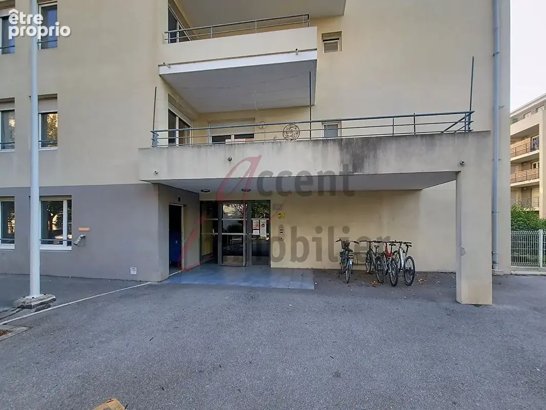 Avignon : Studio de plain-pied avec parking en résidence sécurisée - photo 11