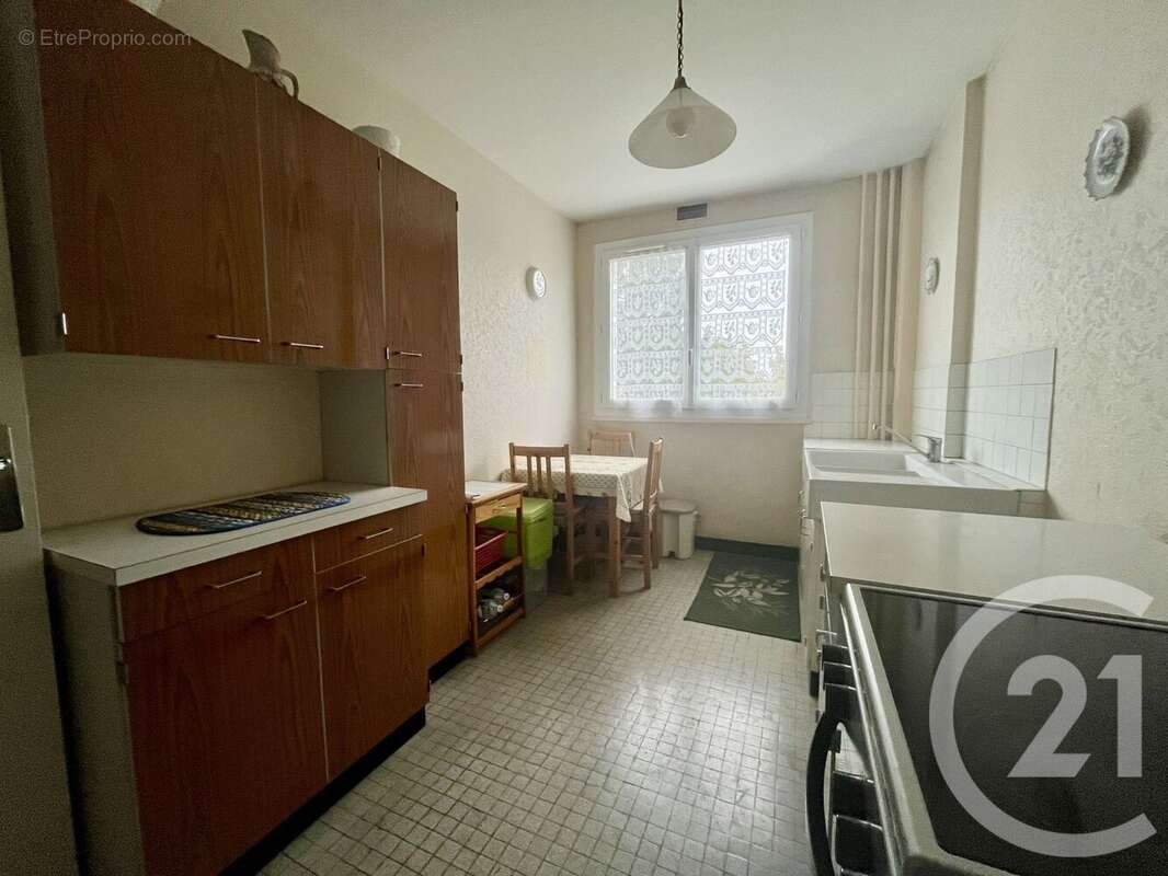 Appartement à SAINT-MAUR-DES-FOSSES