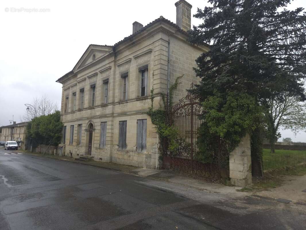 Maison à SAINT-PHILIPPE-D'AIGUILLE