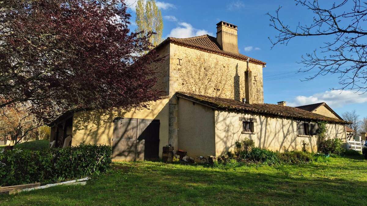 Maison à SAINT-AMAND-DE-VERGT