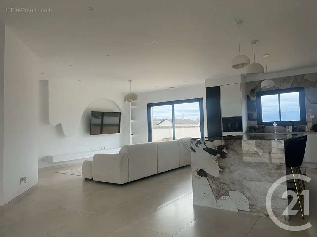 Maison à ARPAJON-SUR-CERE