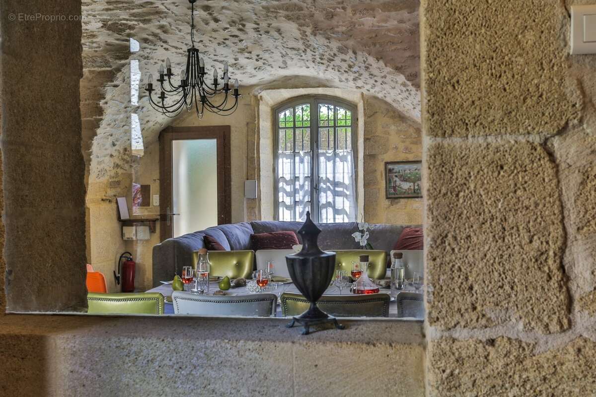 Demeure de caractère avec jardin clos, piscine et dépendances – à 10 mn d’Uzès  - photo 2