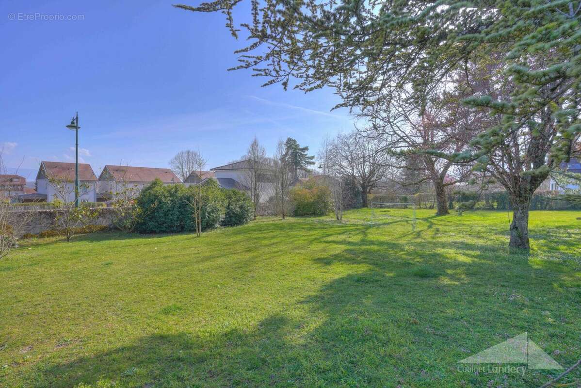 Terrain à SAINT-JEAN-DE-GONVILLE