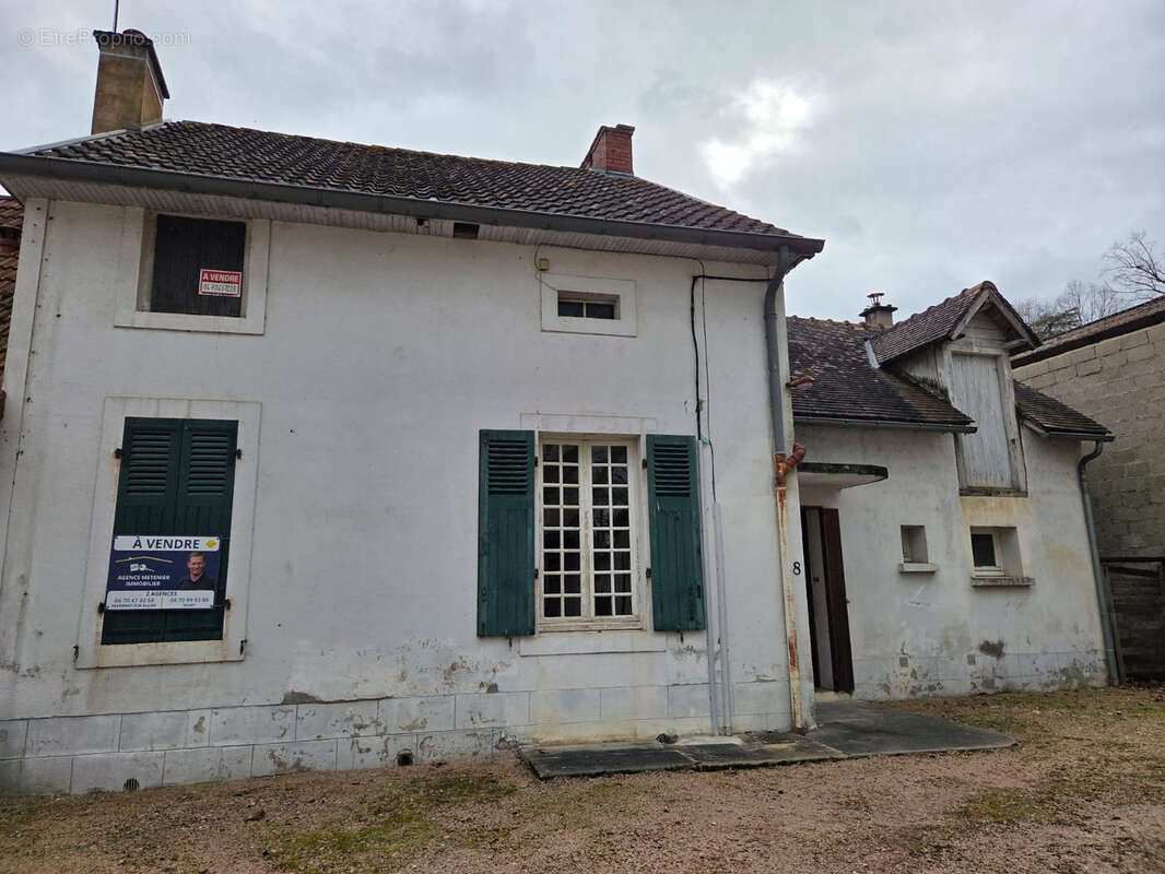 Maison à MONTAIGU-LE-BLIN