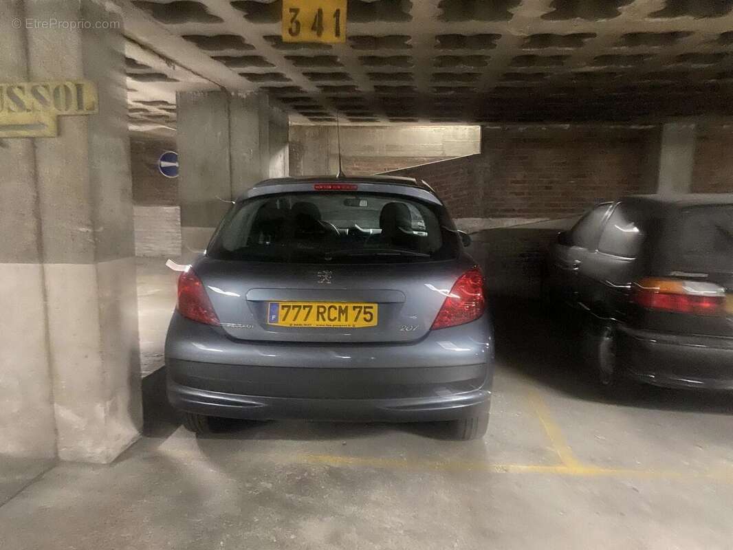 Parking à PARIS-15E