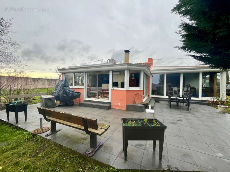 Maison à CHATEAU-GUIBERT