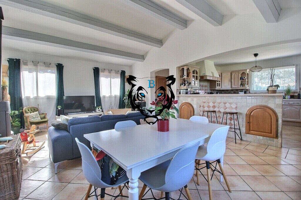 Maison à LE MUY