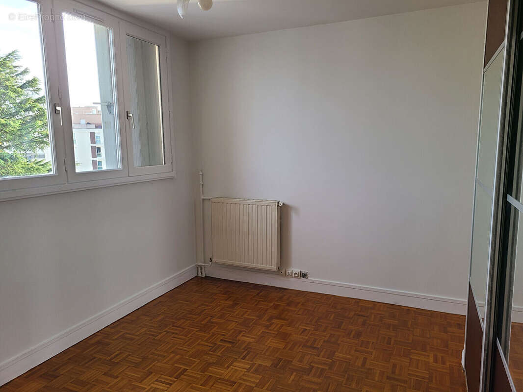 Appartement à FONTENAY-LE-FLEURY