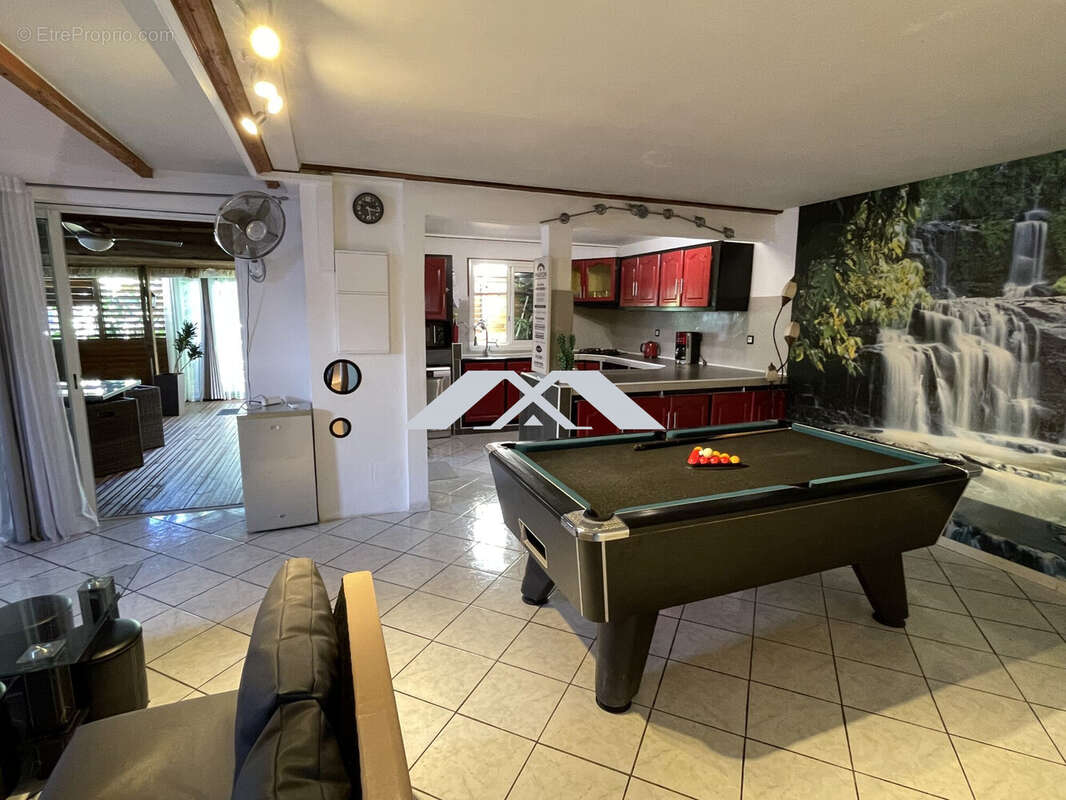 Maison 149 m² à Saint-Louis  - photo 4