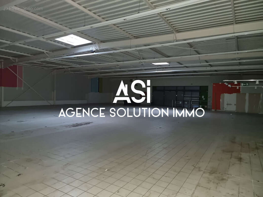 Commerce à VILLAINES-LA-JUHEL