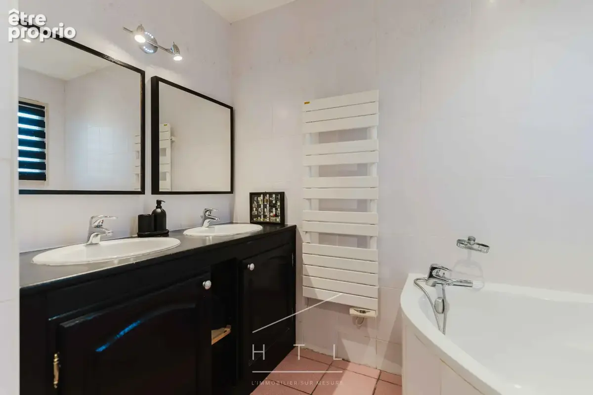 Maison familiale de 179 m2 avec piscine, jardin et double garage à Quincieux - photo 15