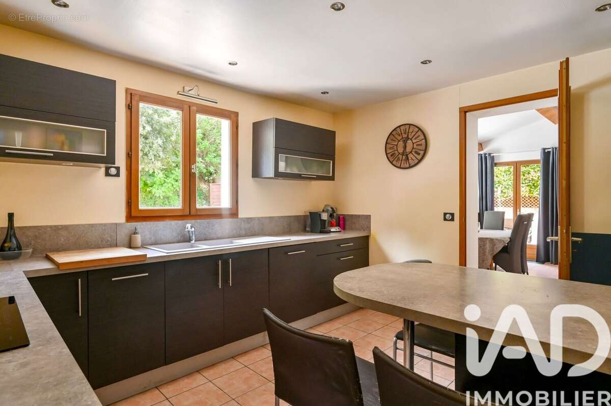 Maison 134 m² à Peypin  - photo 5