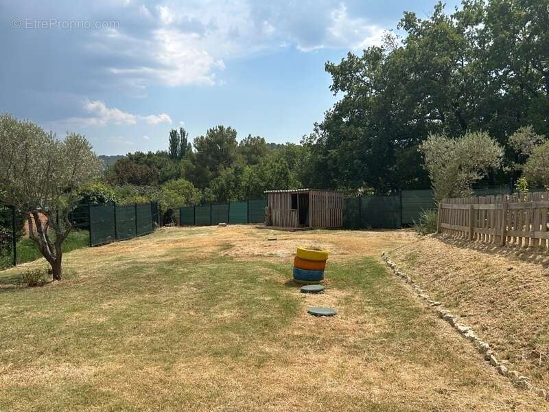 RIANS (83560) – Maison de plain-pied de 120 m² avec T1 indépendant sur terrain de 4 000 m² piscinable - photo 4