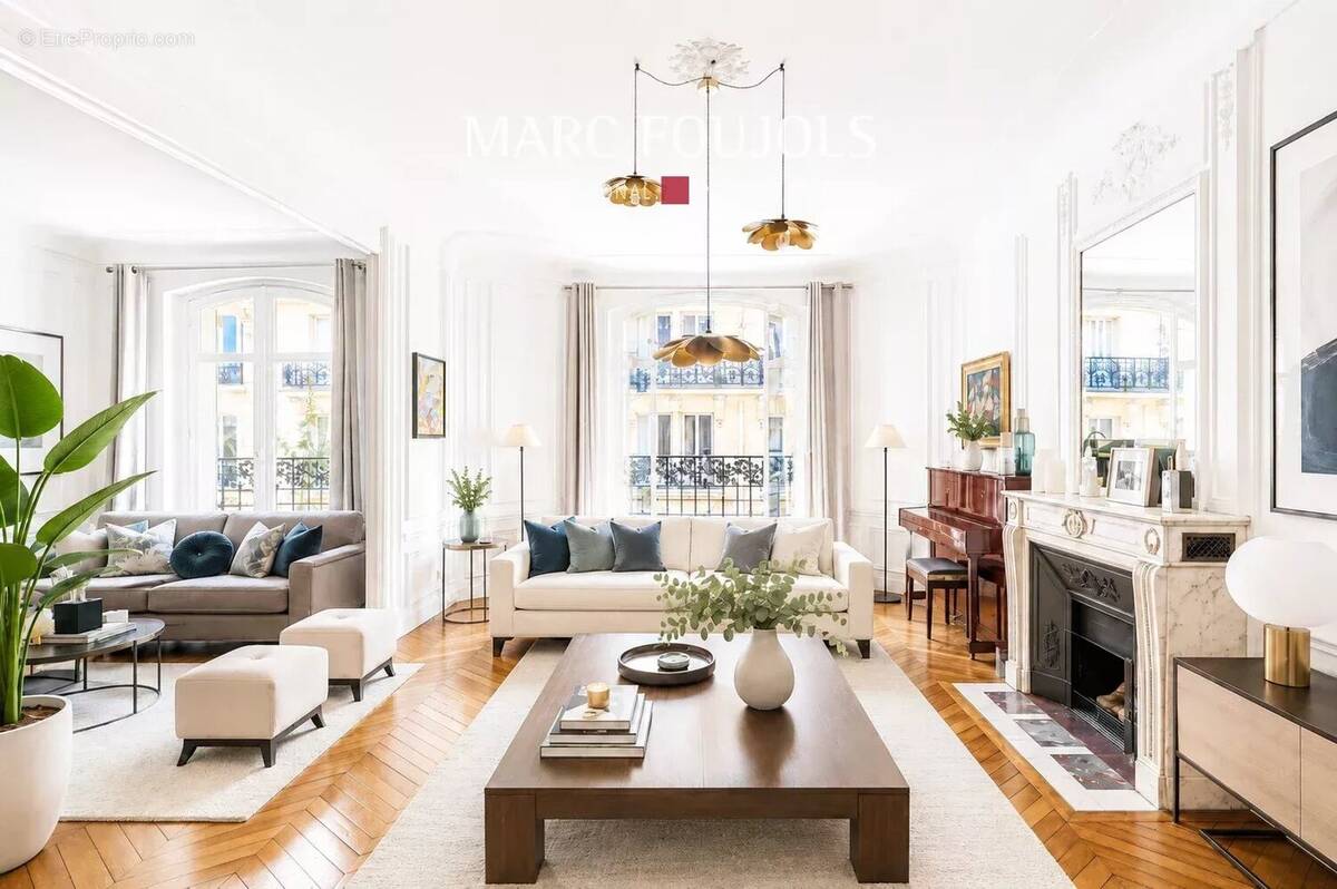 Appartement à PARIS-16E