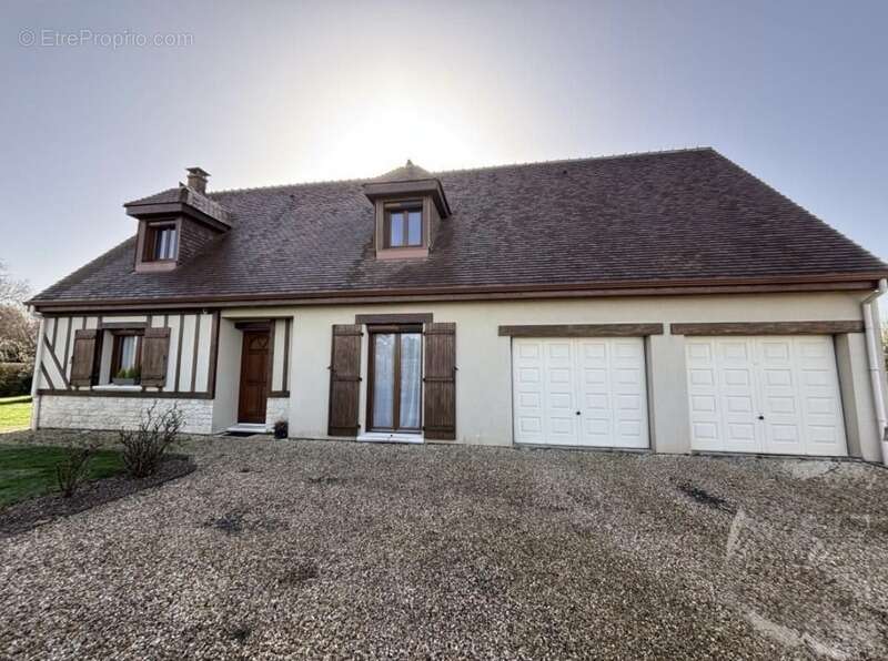 Maison à LA RIVIERE-SAINT-SAUVEUR
