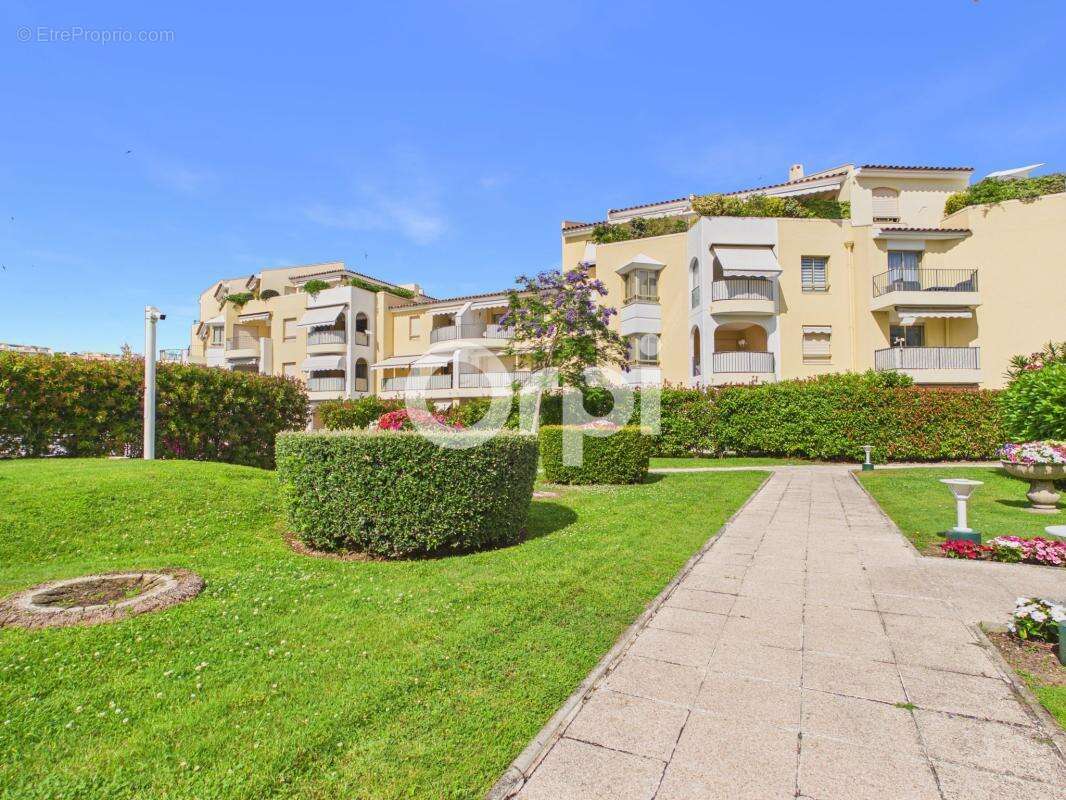 Ile cannes marina - garage et cave - lumineux - terrasse - piscine - dernier étage - photo 2