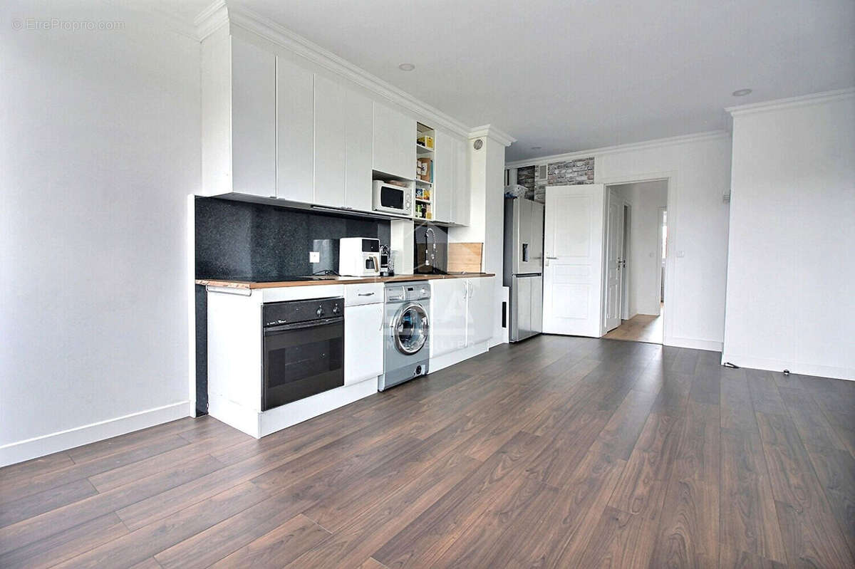 Appartement à VILLENEUVE-LA-GARENNE