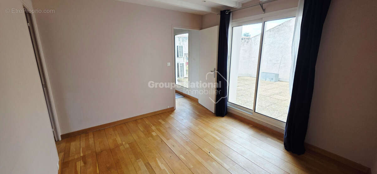 Appartement à BAGNOLS-SUR-CEZE